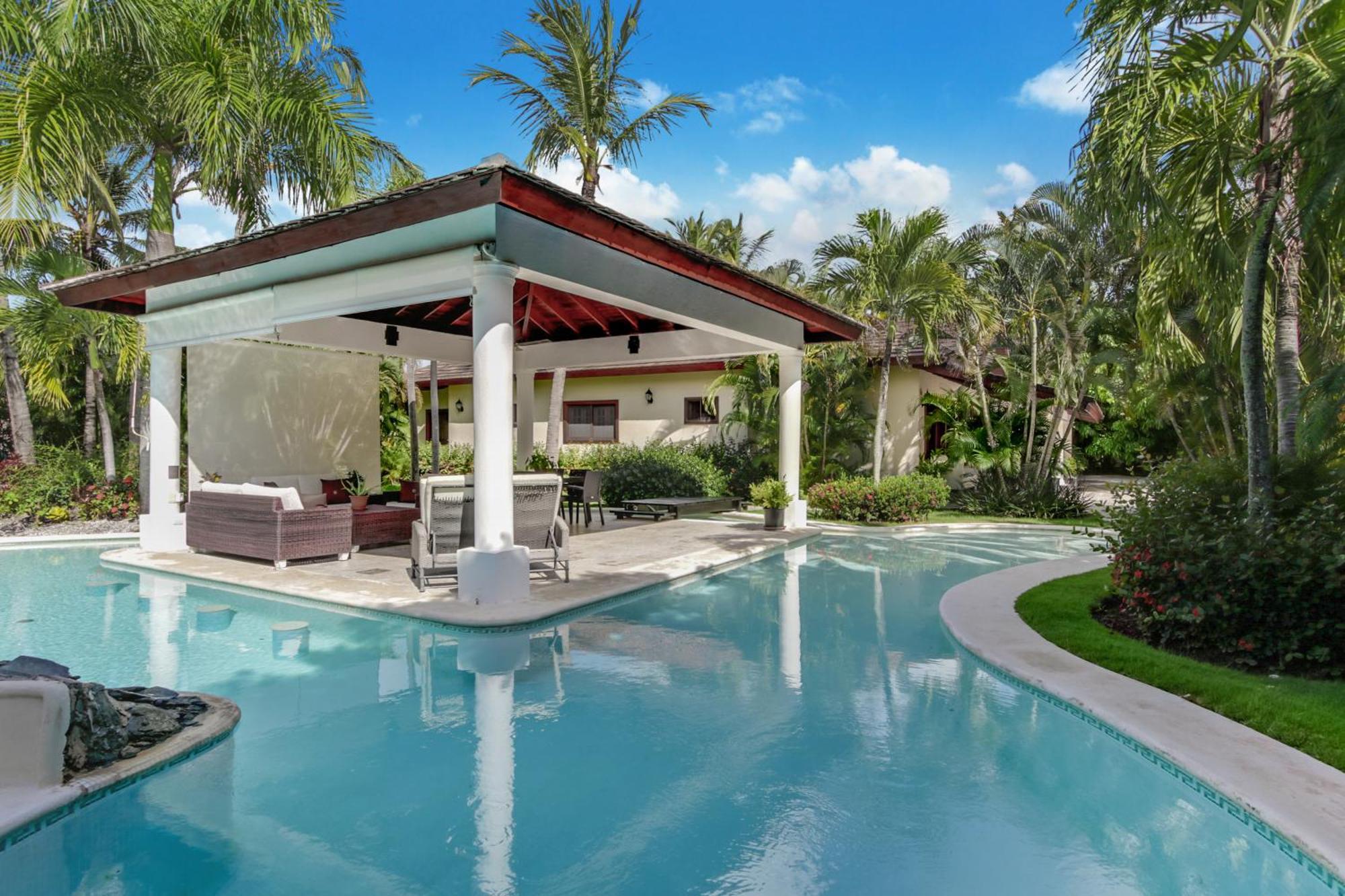 Villa Beautiful With Pool, Gym & Maid *