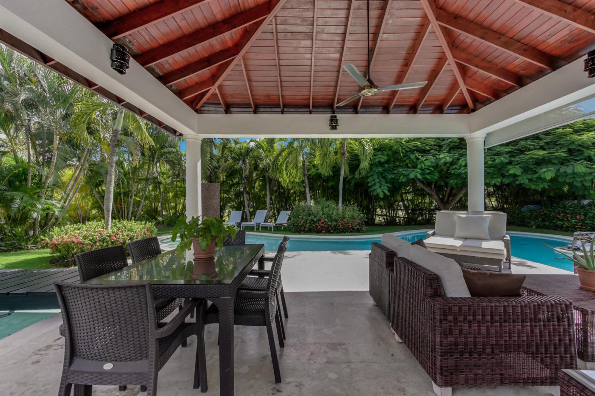 Beautiful With Pool, Gym & Maid Villa