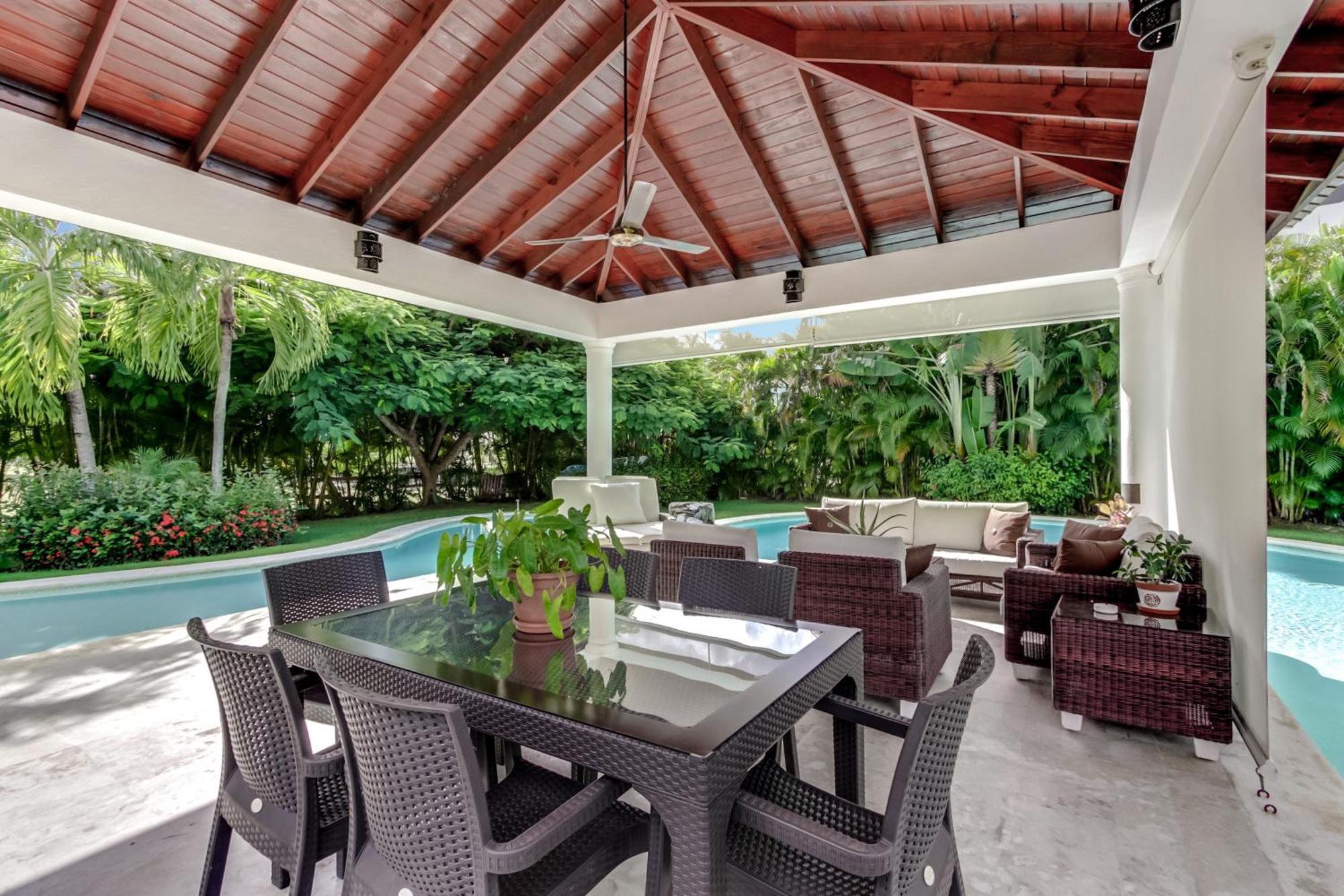 Beautiful With Pool, Gym & Maid Villa *