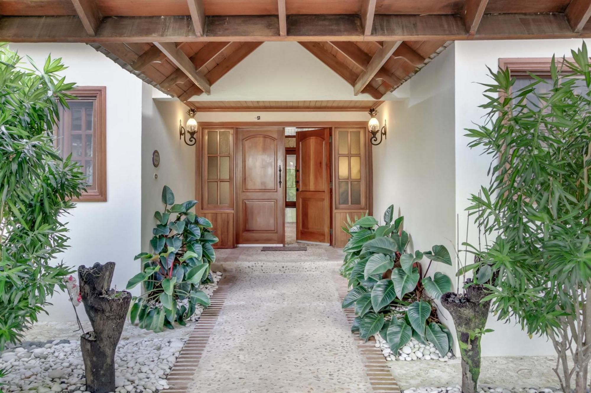 Beautiful With Pool, Gym & Maid Villa Punta Cana