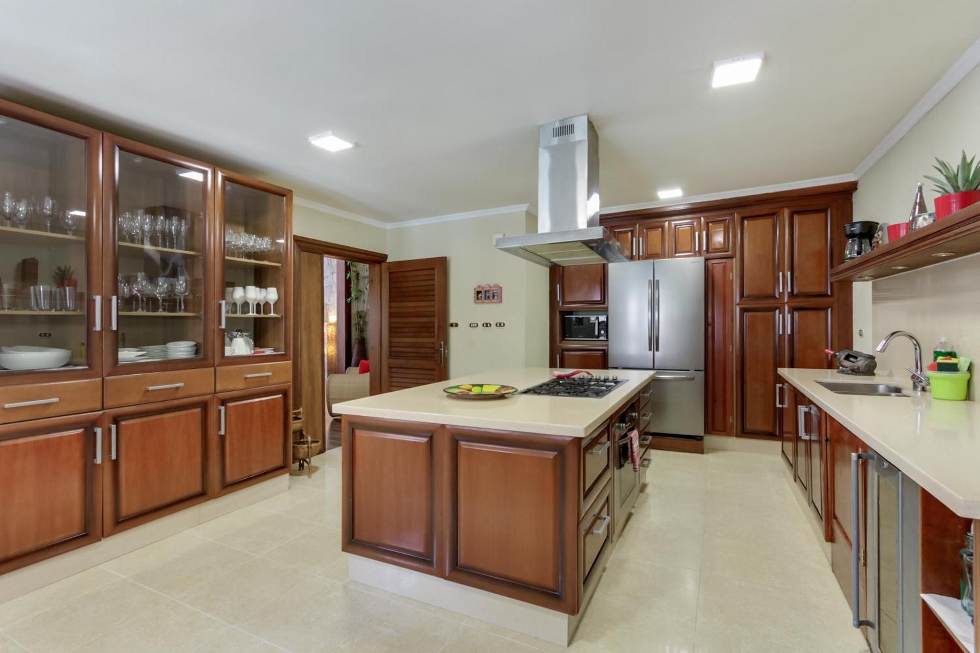Beautiful With Pool, Gym & Maid Villa