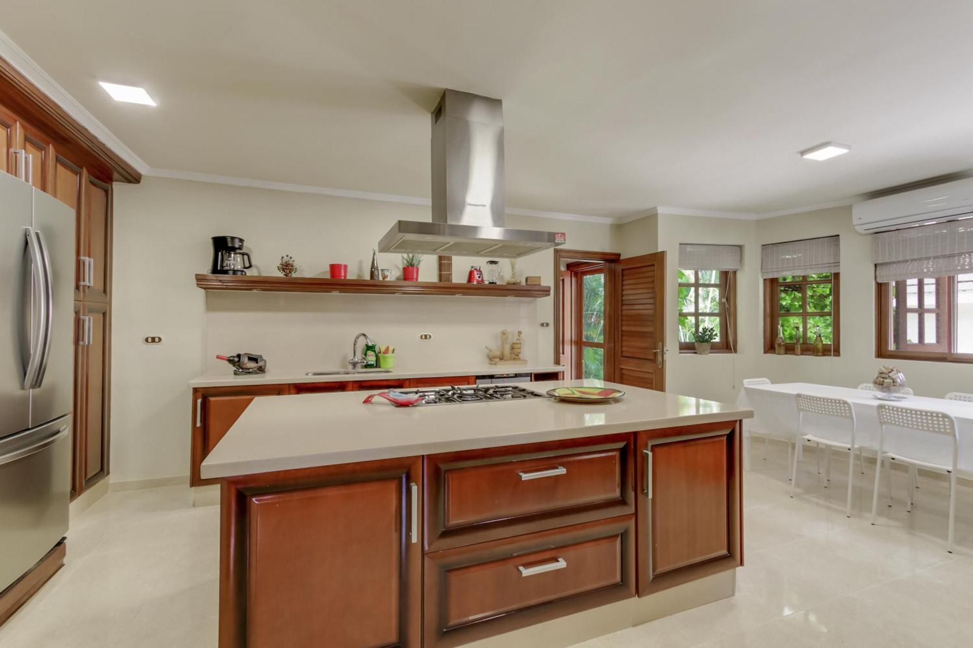 Beautiful With Pool, Gym & Maid Villa *