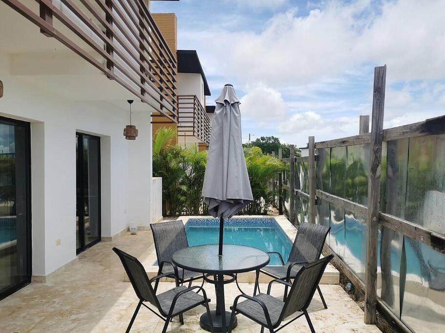 Pool Action Vista Cana