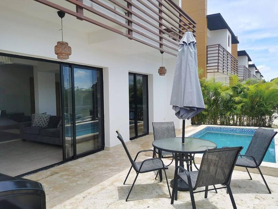 Pool Action Vista Cana Villa *