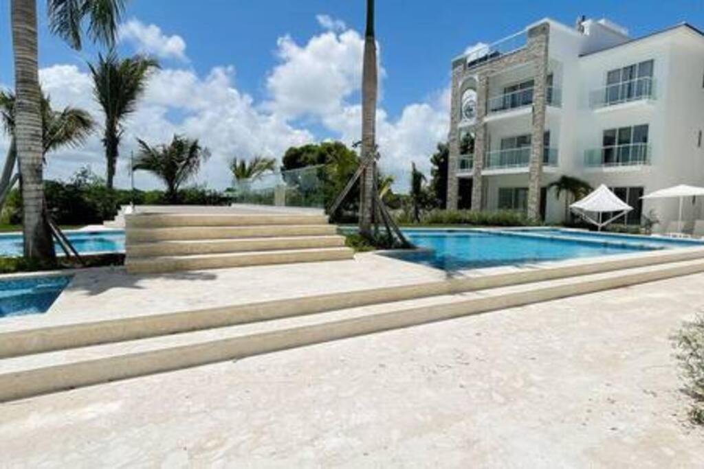 Cozy And Modern With Pool And Golf View