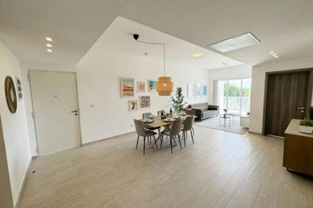 Brand New And Golf In Apartamento
