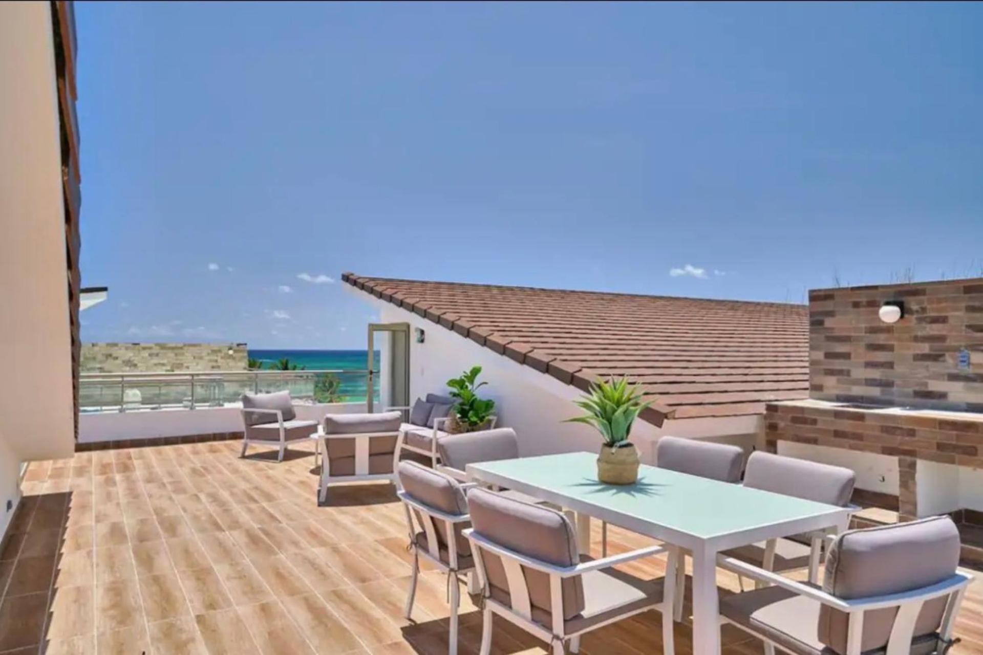 With Sea Views Apartahotel