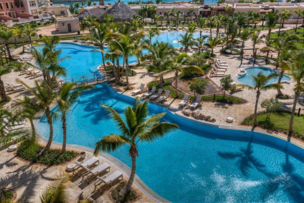 Sunset View, Walk To Pool, Hot Tub, Dining, Shops Apartamento
