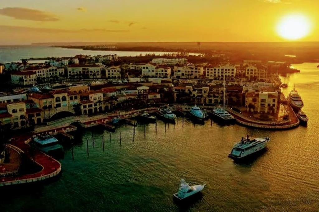 Sunset View, Walk To Pool, Hot Tub, Dining, Shops Apartamento Punta Cana