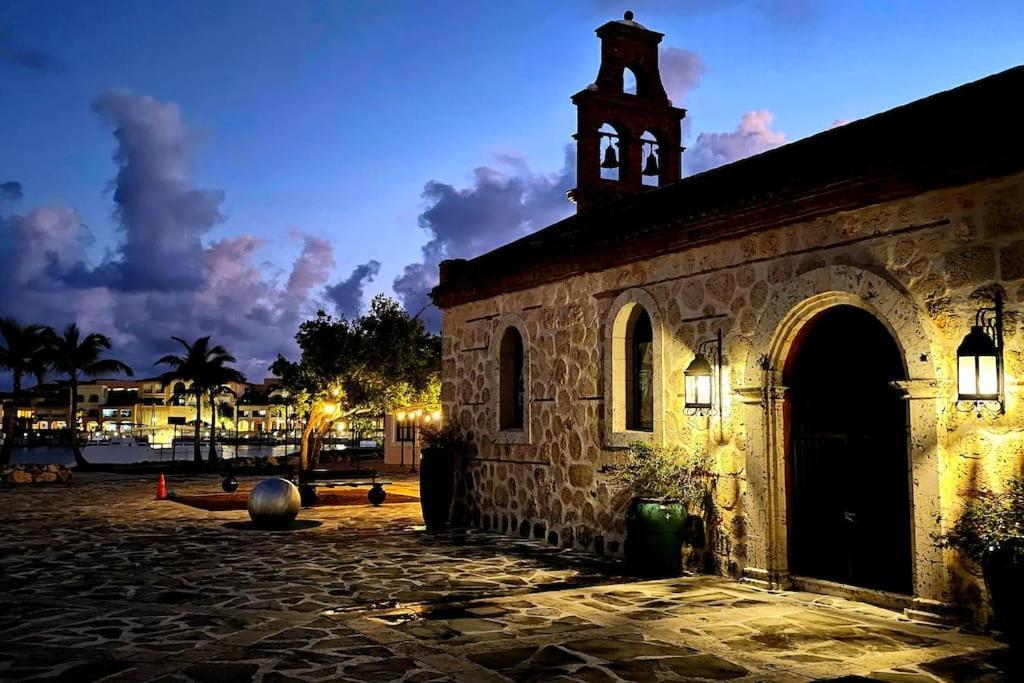 Sunset View, Walk To Pool, Hot Tub, Dining, Shops Apartamento