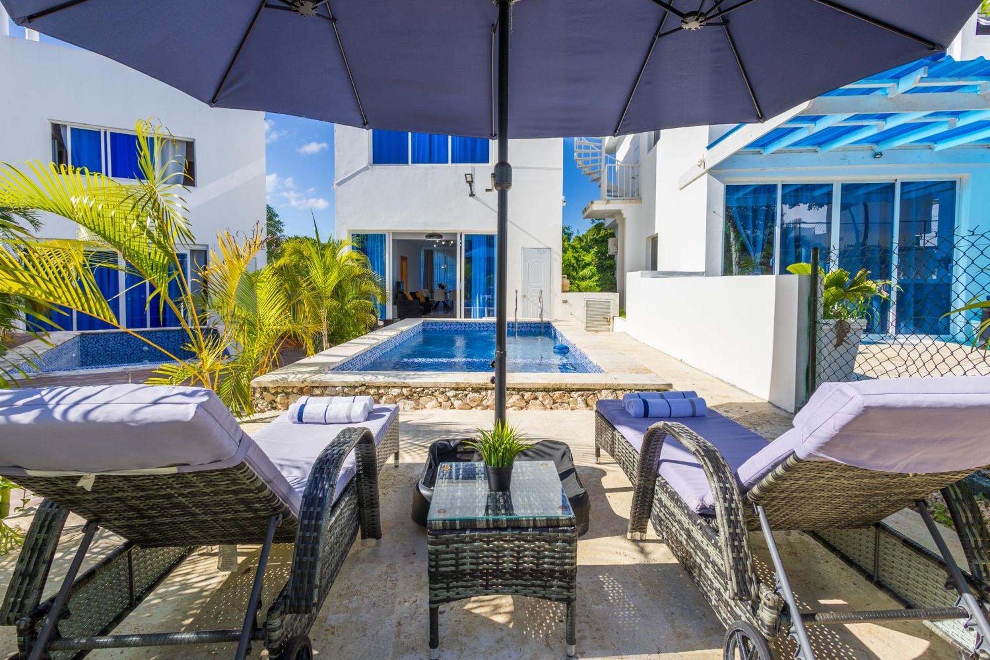 Villa Relaxing 3-bedroom With Pool & Rooftop Jacuzzi In A Secluded Setting *