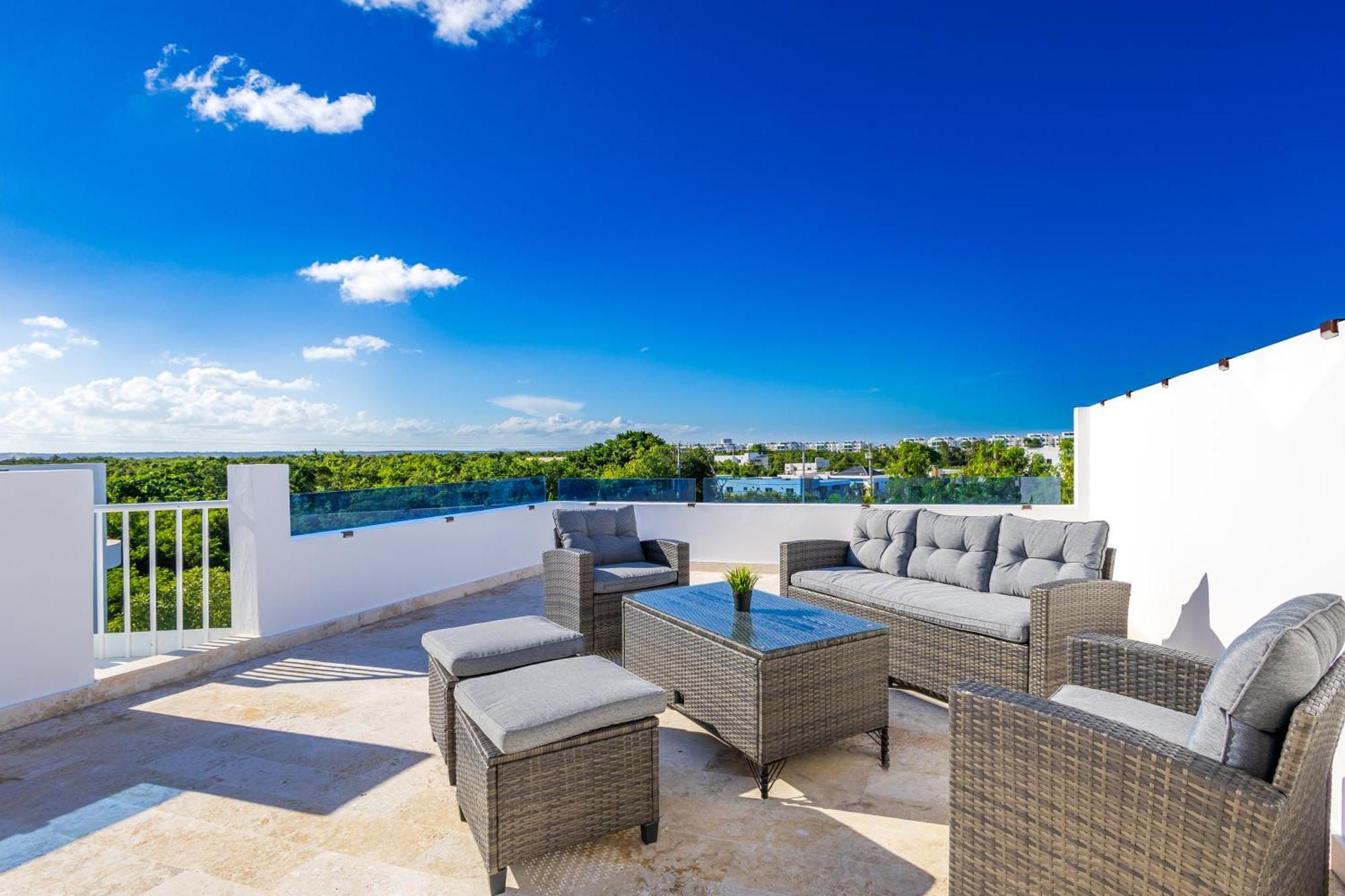 Relaxing 3-bedroom With Pool & Rooftop Jacuzzi In A Secluded Setting