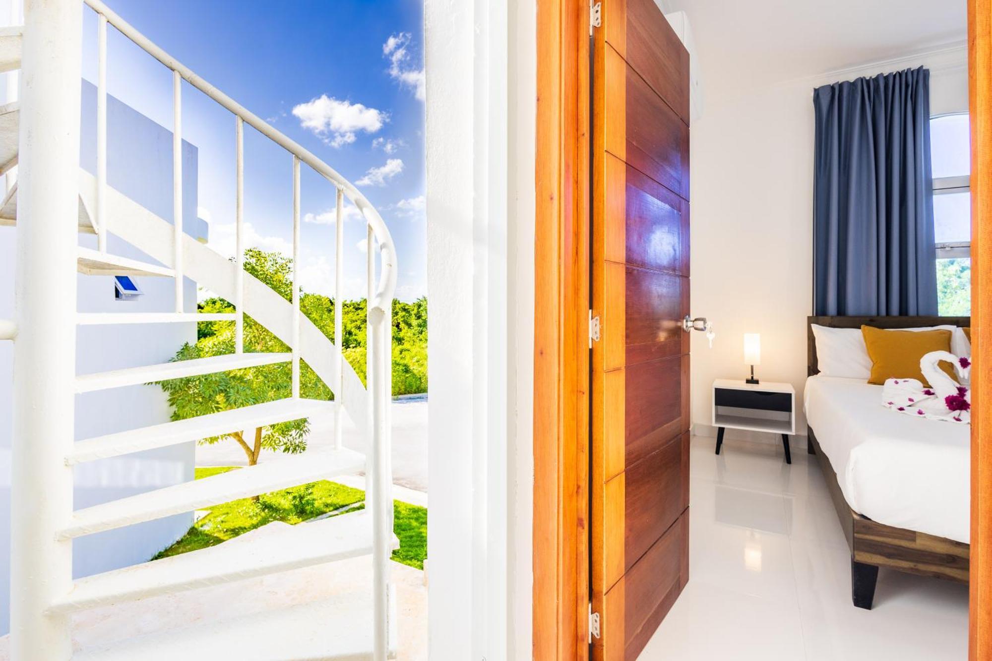 Villa Relaxing 3-bedroom With Pool & Rooftop Jacuzzi In A Secluded Setting