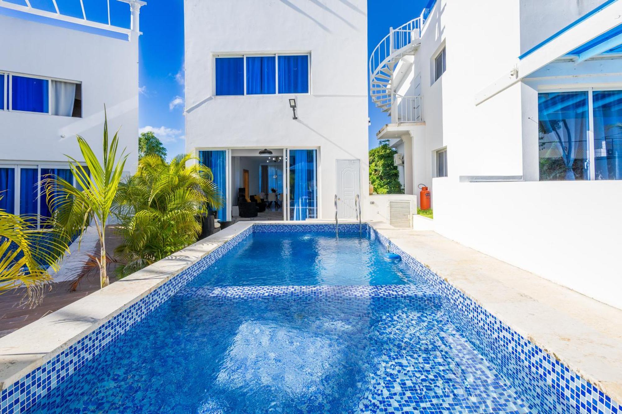 Relaxing 3-bedroom With Pool & Rooftop Jacuzzi In A Secluded Setting Villa *