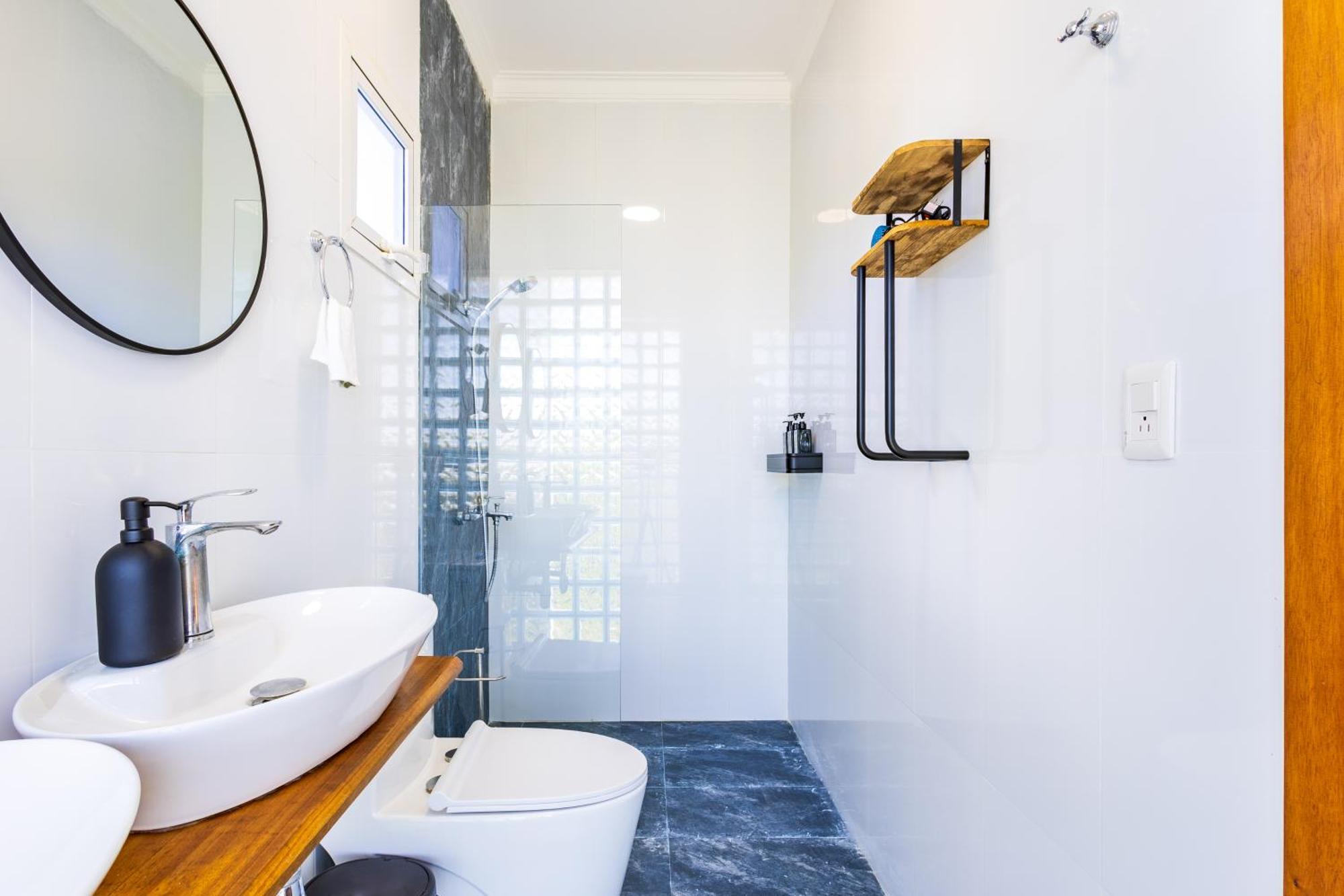 Villa Relaxing 3-bedroom With Pool & Rooftop Jacuzzi In A Secluded Setting