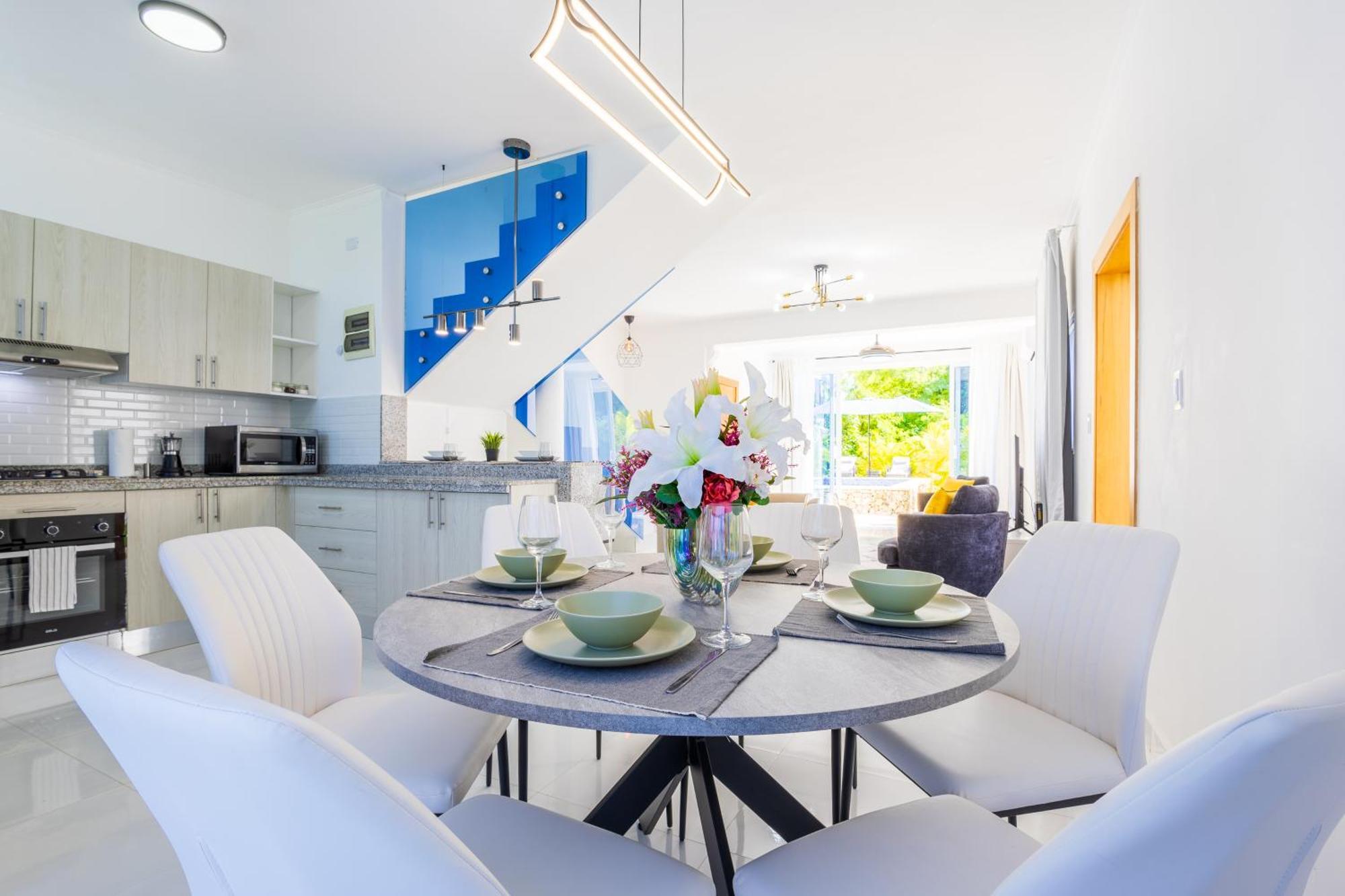 Villa Relaxing 3-bedroom With Pool & Rooftop Jacuzzi In A Secluded Setting *