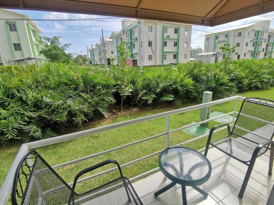 Cozy Little Spot! 2br, 1st Level, Near Airport