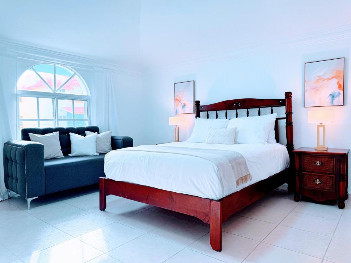 Rooftop, Pool View, Walk To Beach, Dining, Shops Apartamento Punta Cana