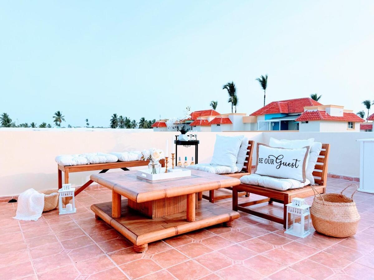 Rooftop, Pool View, Walk To Beach, Dining, Shops Apartamento