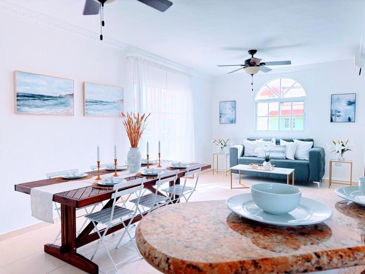 Rooftop, Pool View, Walk To Beach, Dining, Shops
