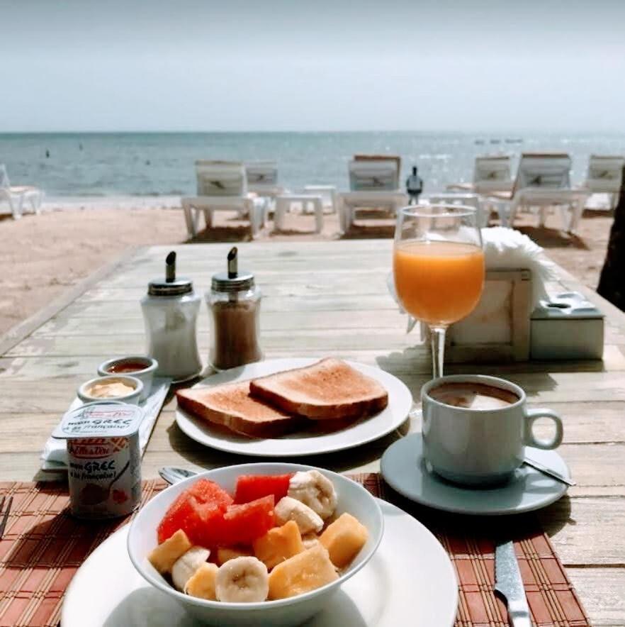 Rooftop, Pool View, Walk To Beach, Dining, Shops Apartamento