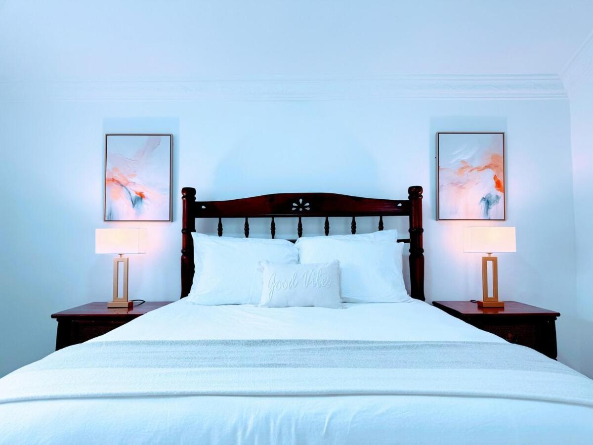 Rooftop, Pool View, Walk To Beach, Dining, Shops Apartamento