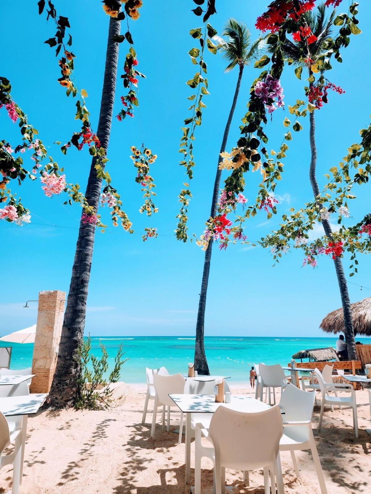 Rooftop, Pool View, Walk To Beach, Dining, Shops Apartamento