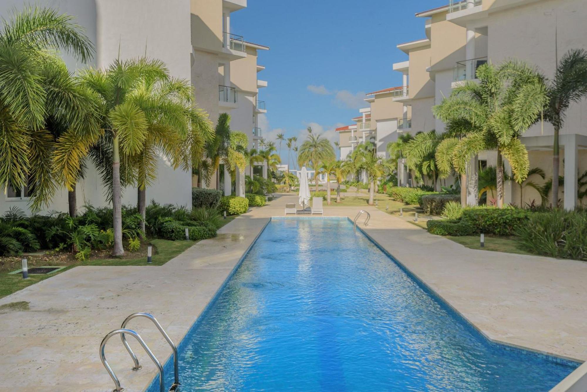 Beauty Playa Coral Pool Front Ground F12