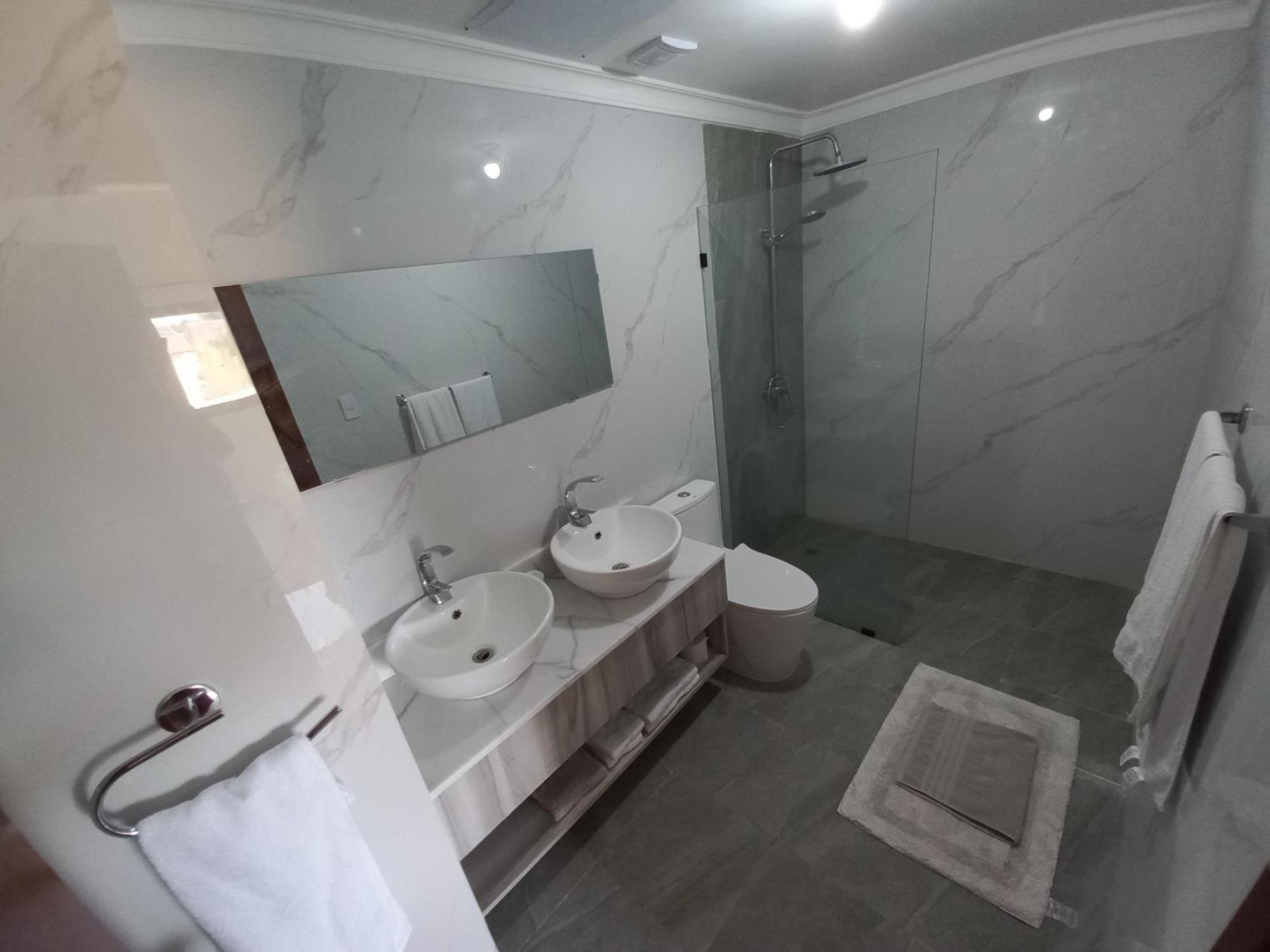 New Spacious & Bright 2br & 2ba, Pool & Shuttle, Wifi & Ac Gold Reef 209 Apartamento *