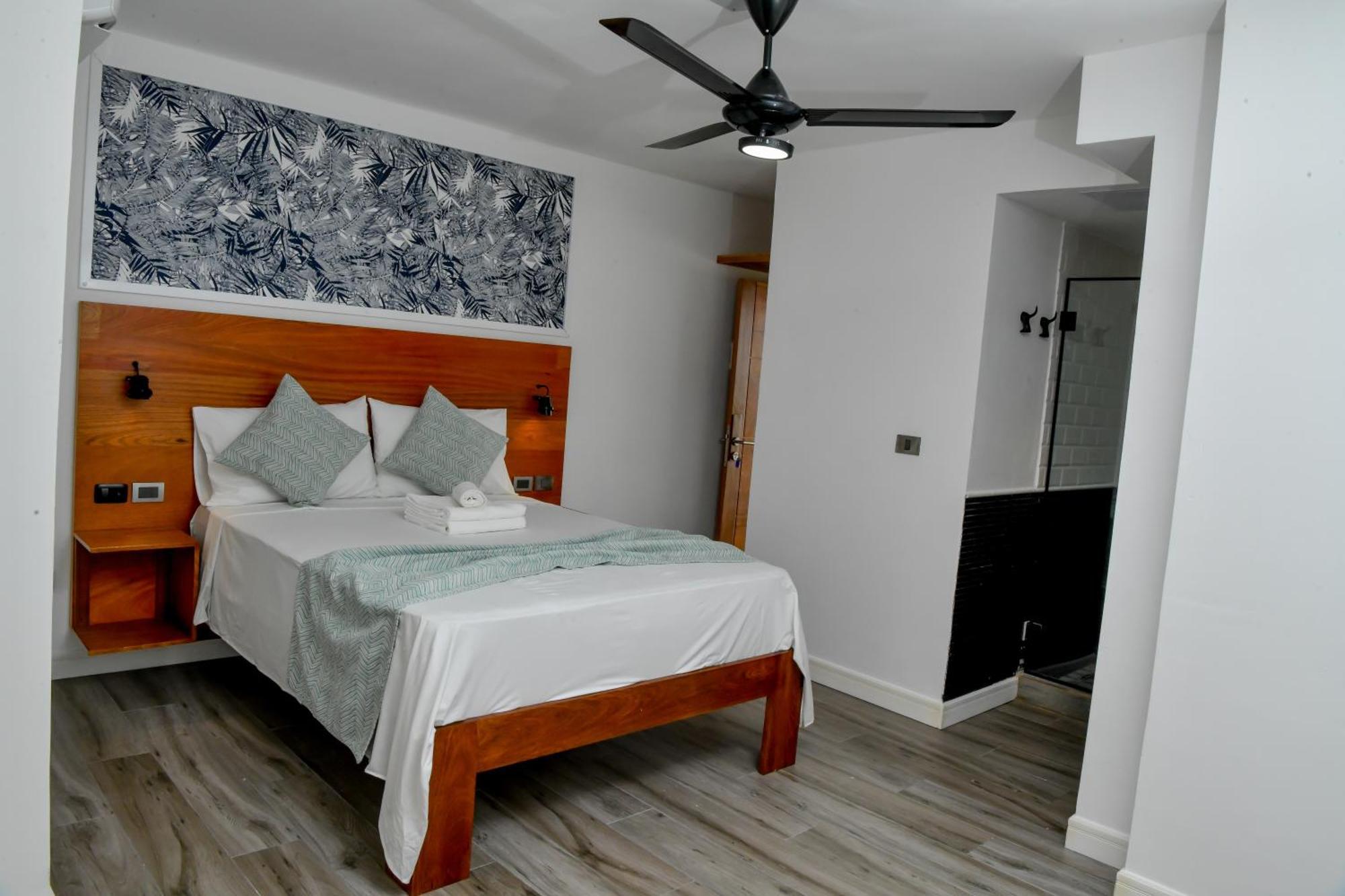 Honky Tonk Hotel *