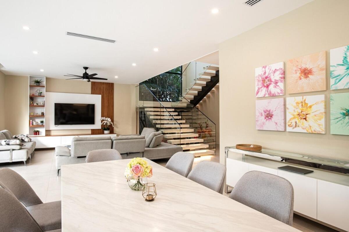 Modern Louis 6-bdr In With Maid *