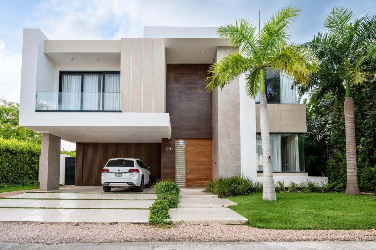 Modern Louis 6-bdr In With Maid Villa *