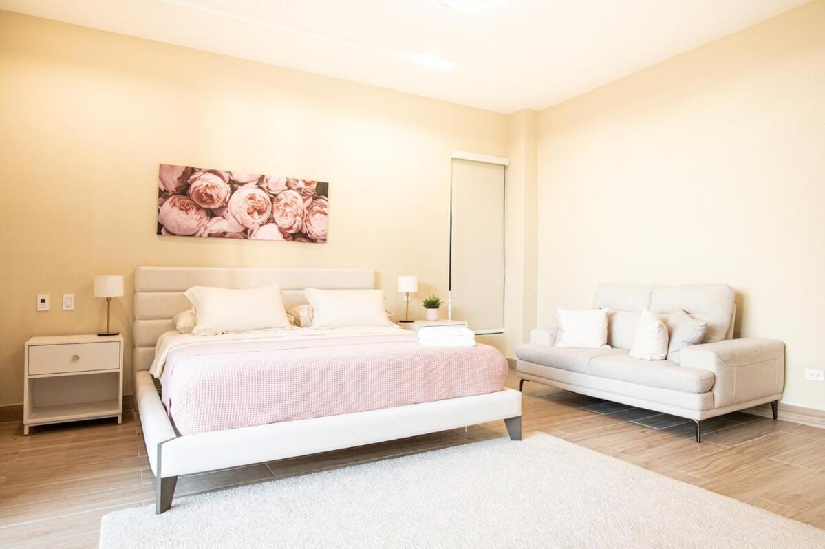 Modern Louis 6-bdr In With Maid Villa