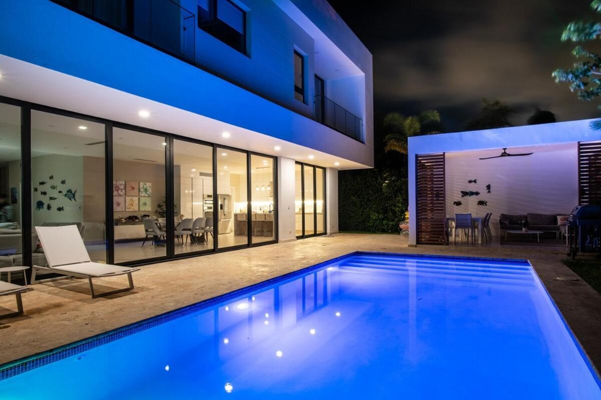 Modern Louis 6-bdr In With Maid Villa *