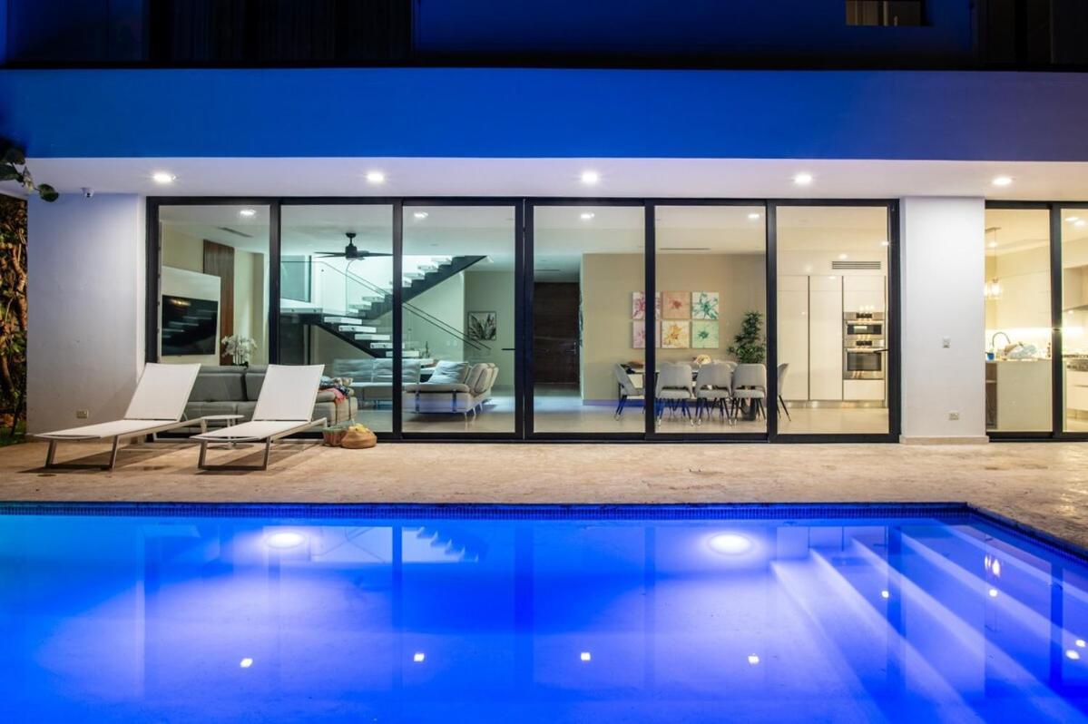 Modern Louis 6-bdr In With Maid *