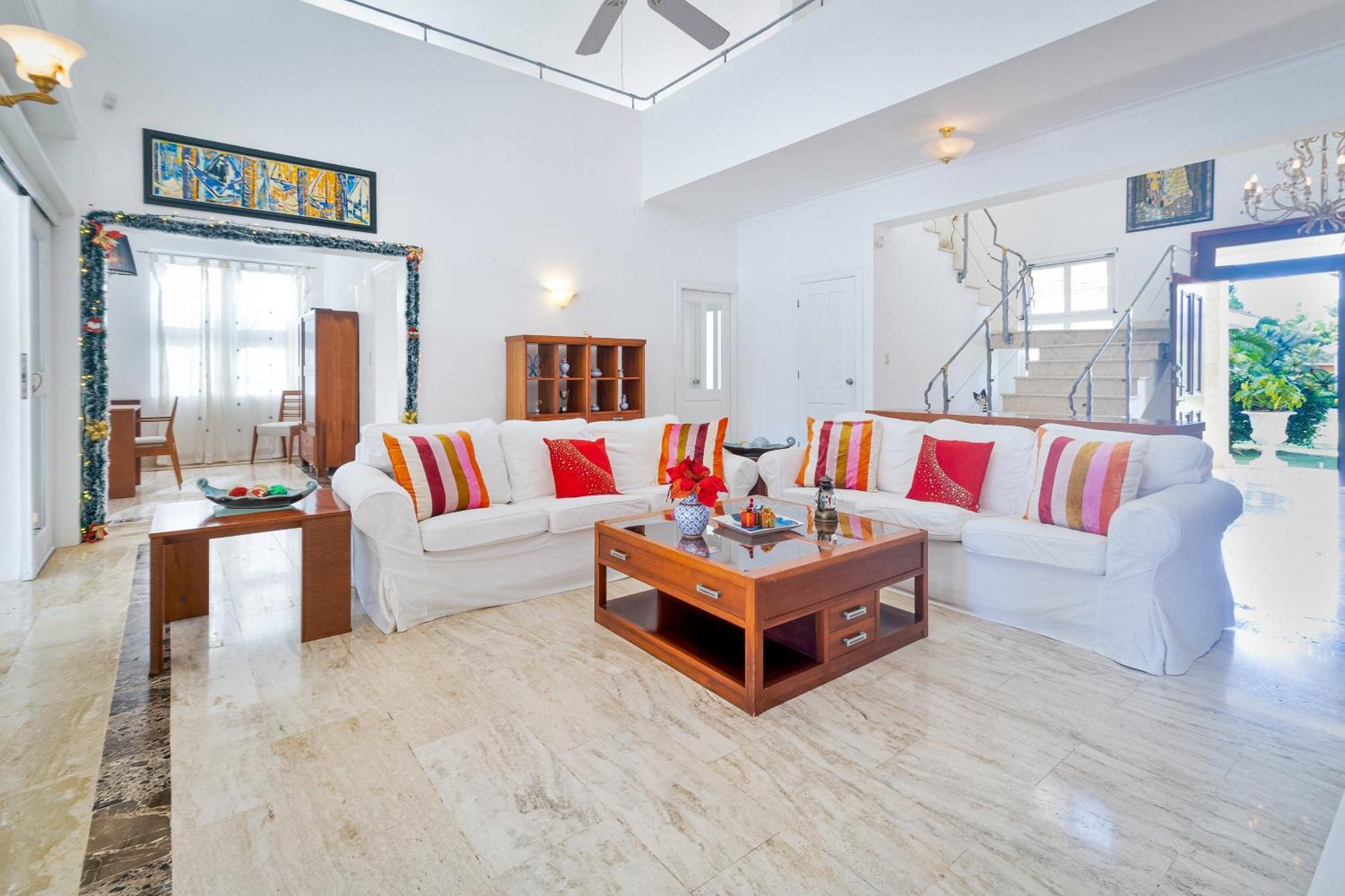 Villa 6 Bedrooms And Pool *