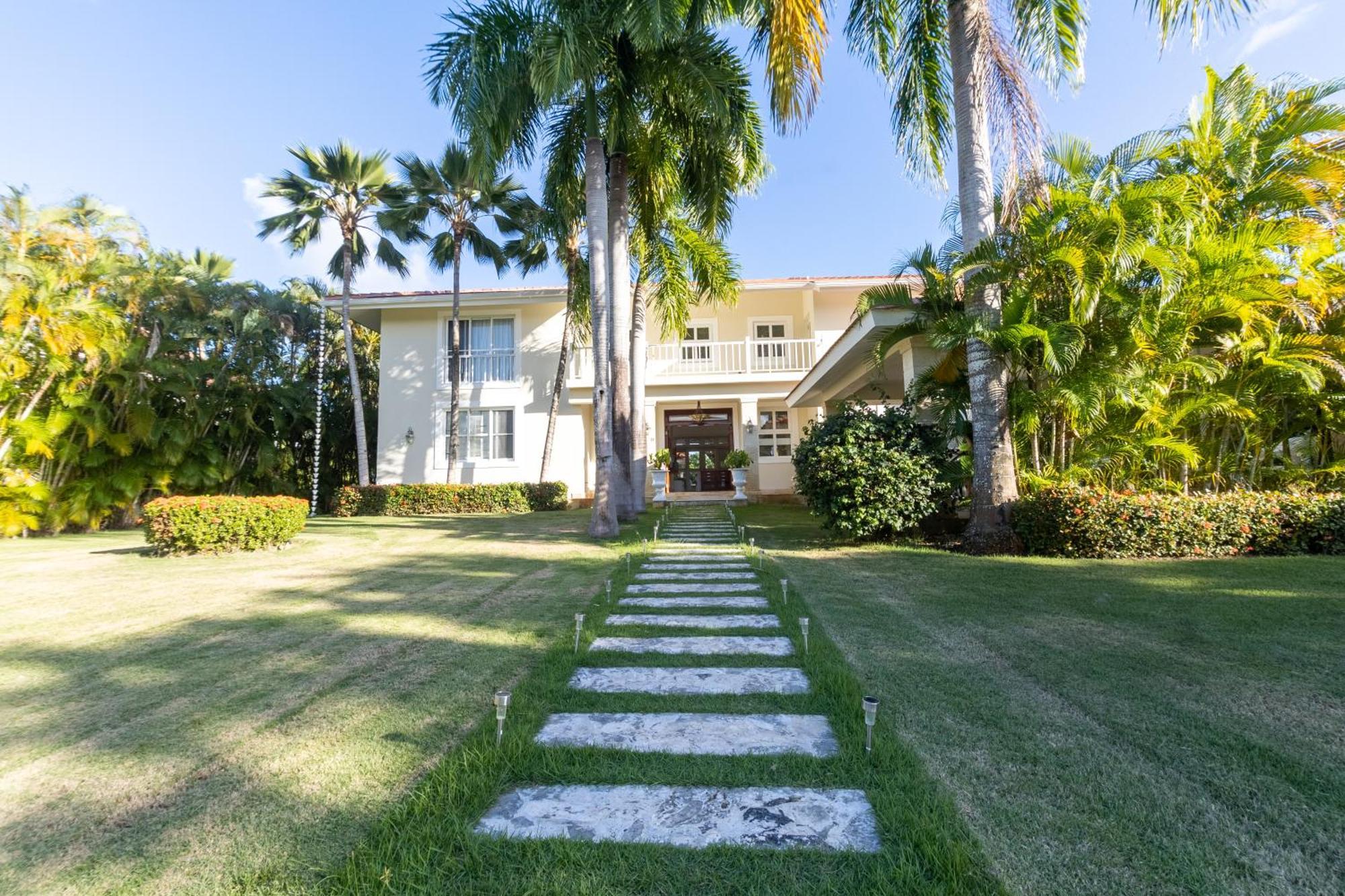 Villa 6 Bedrooms And Pool