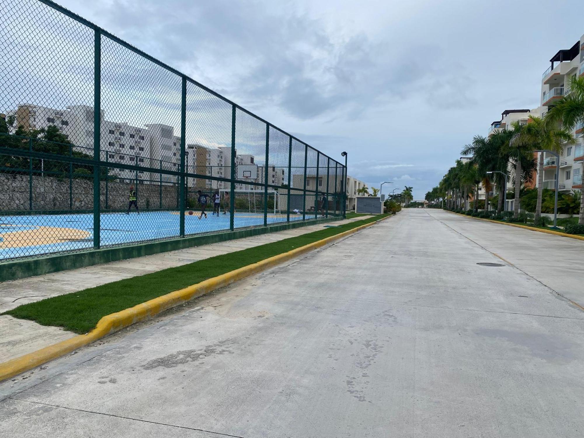 P, C, Tropical Dream,1 Hab,1 Bano, Balcon, Piscina, Wifi Alta Velocidad Gratis *