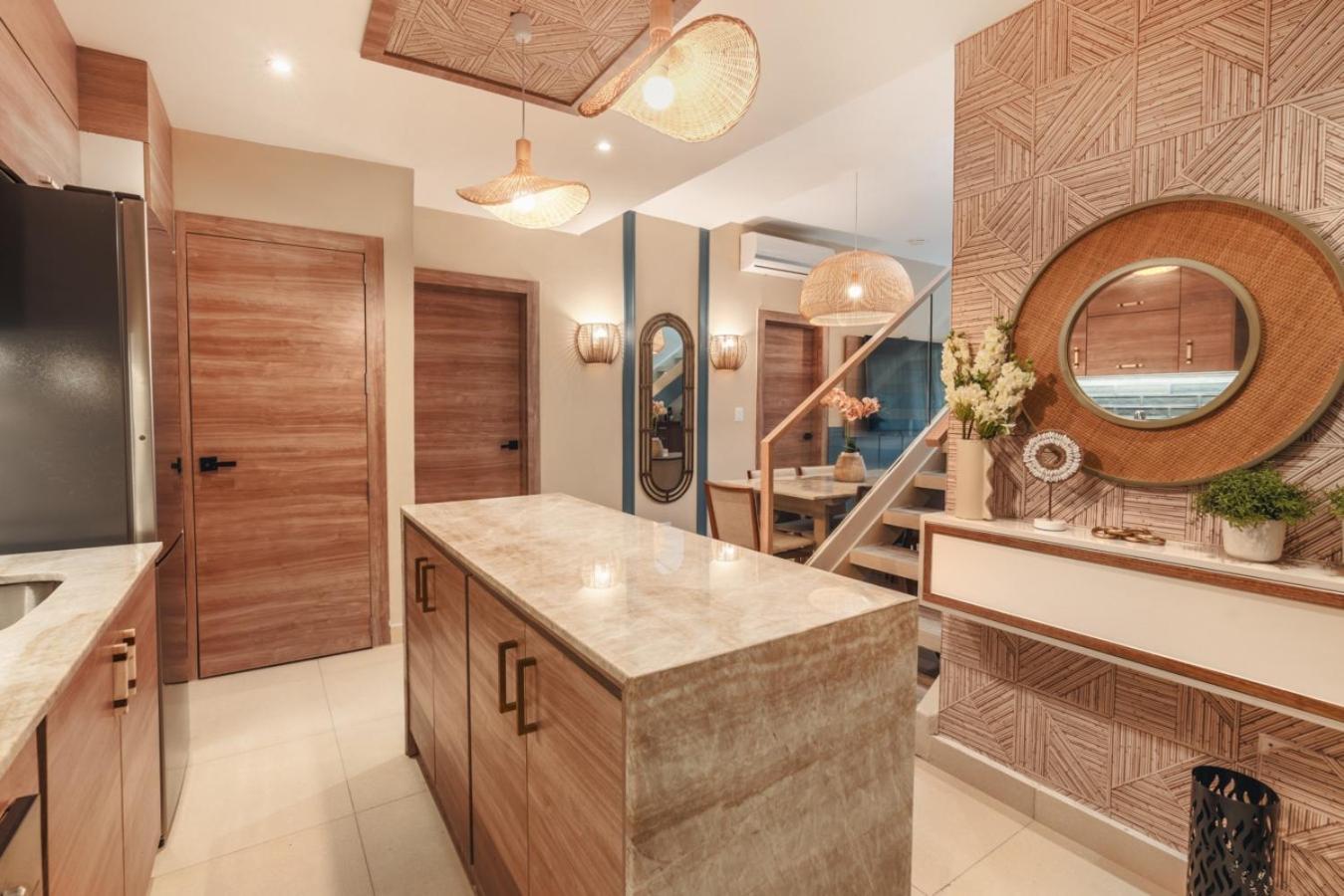 With 3 Bedrooms In Canas Apartamento