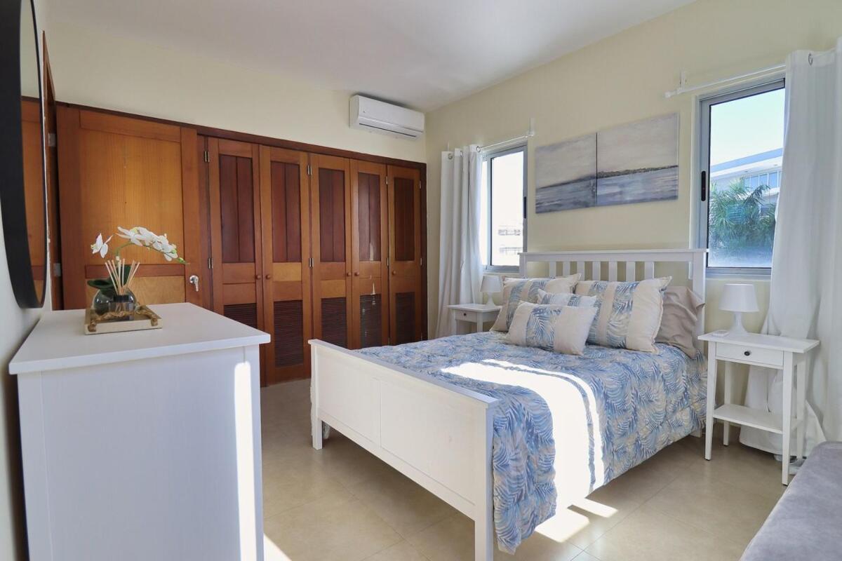 Charming Tsi With Spacious Interior