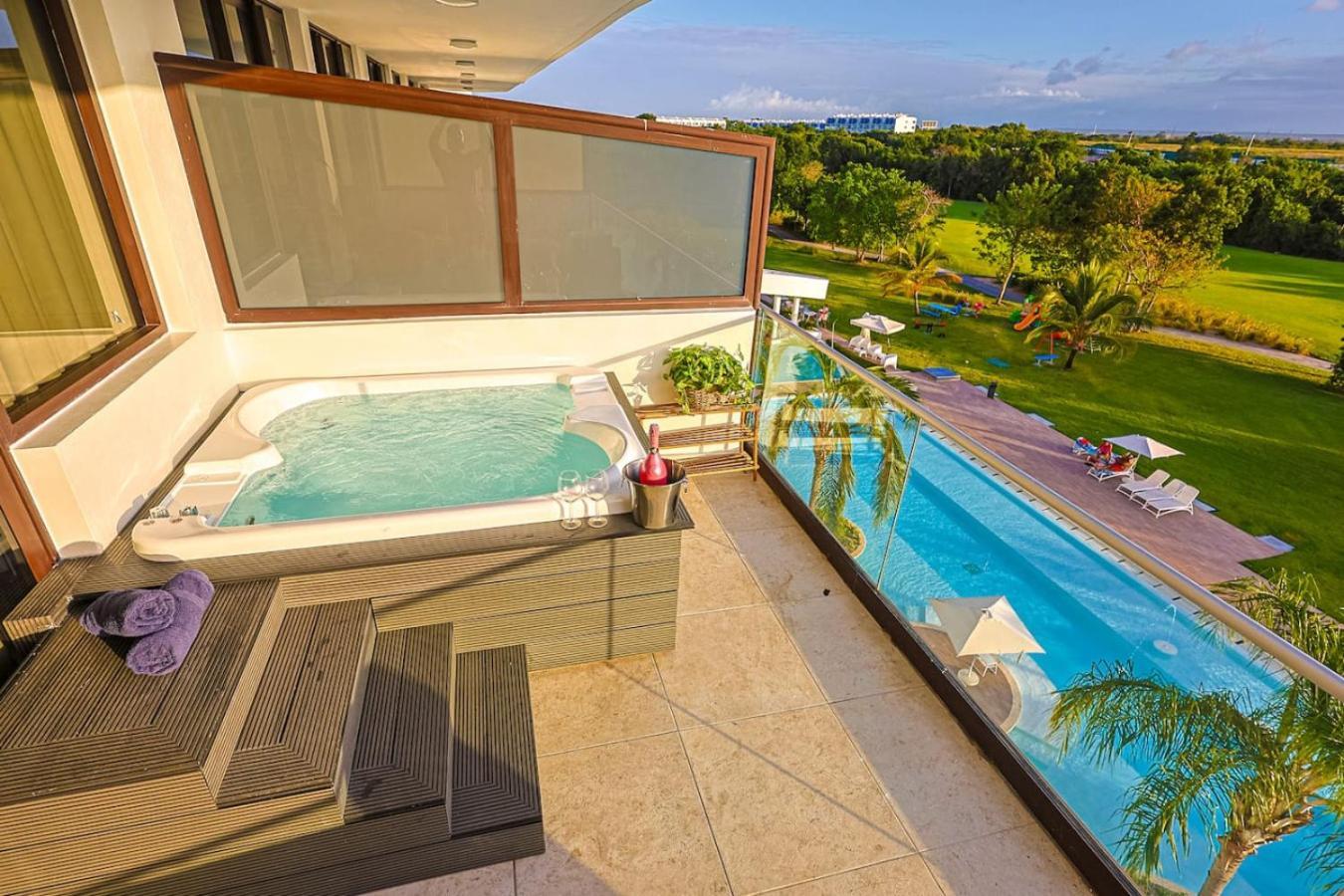Cozy Hideaway Apt, Jacuzzi