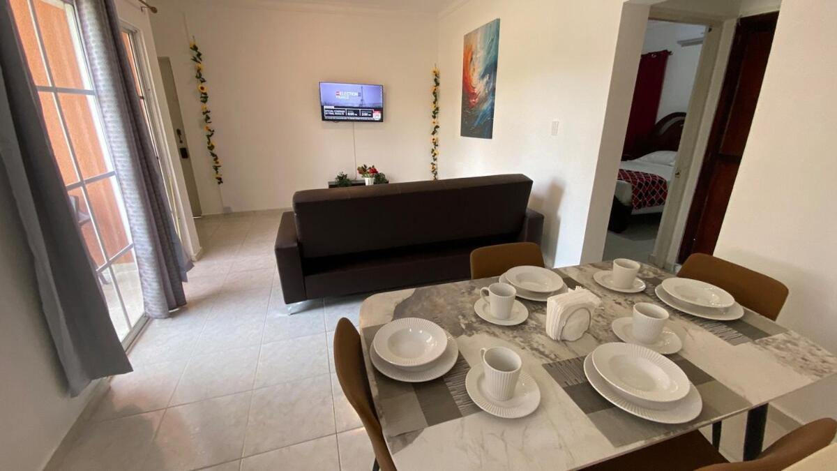 Pool View First Floor 2 Bdrm Apartamento *