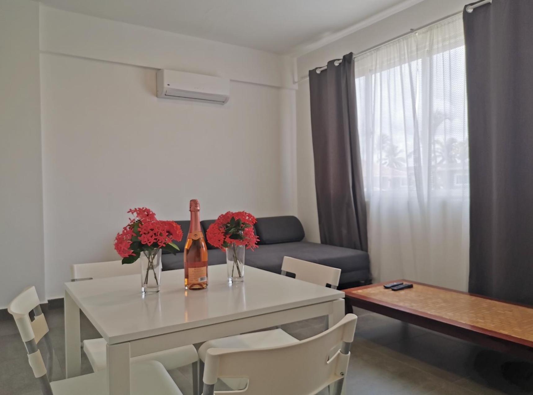Serenara Studios And Suites - Los Corales Beach - Great Location With Many Restaurants *