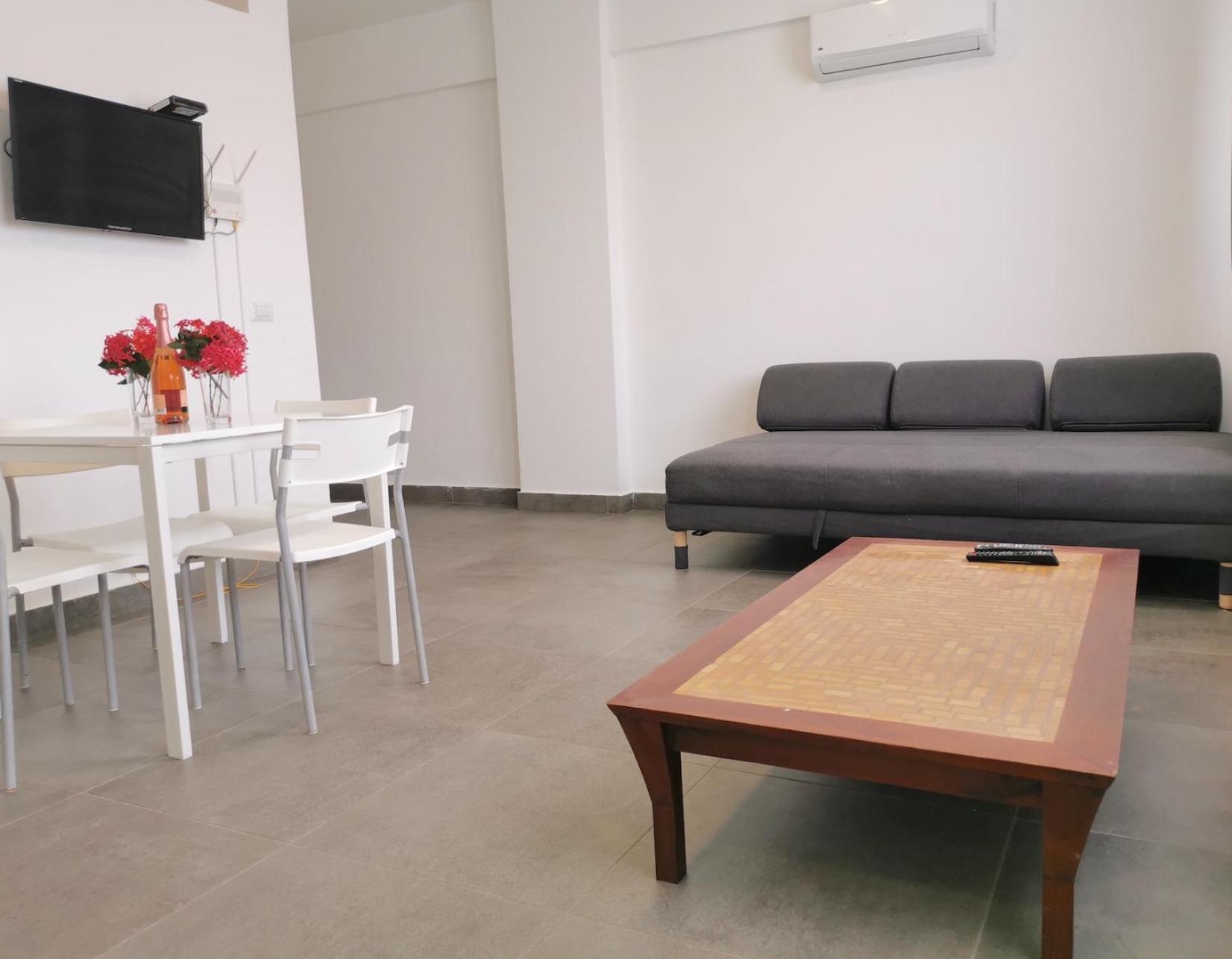 Serenara Studios And Suites - Los Corales Beach - Great Location With Many Restaurants Apartahotel *