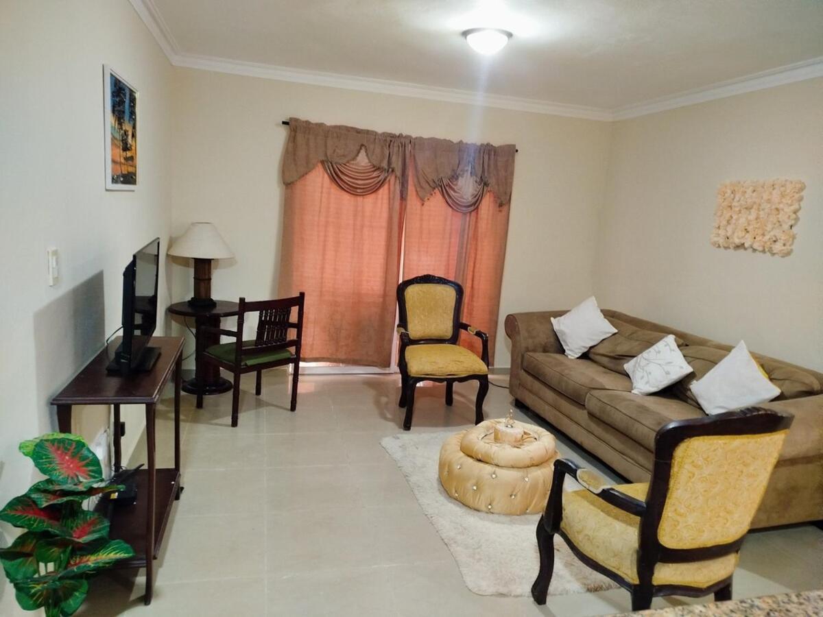 Nickerly & Jhova Share Apartamento