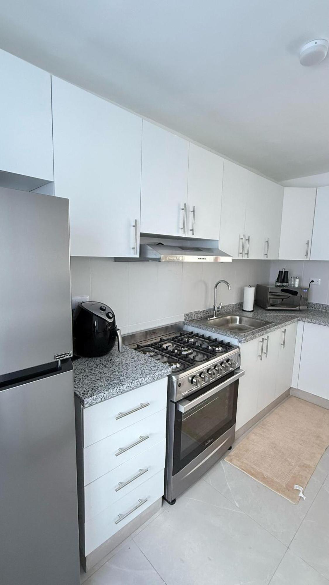 Modern Very Close To Downtown Apartamento