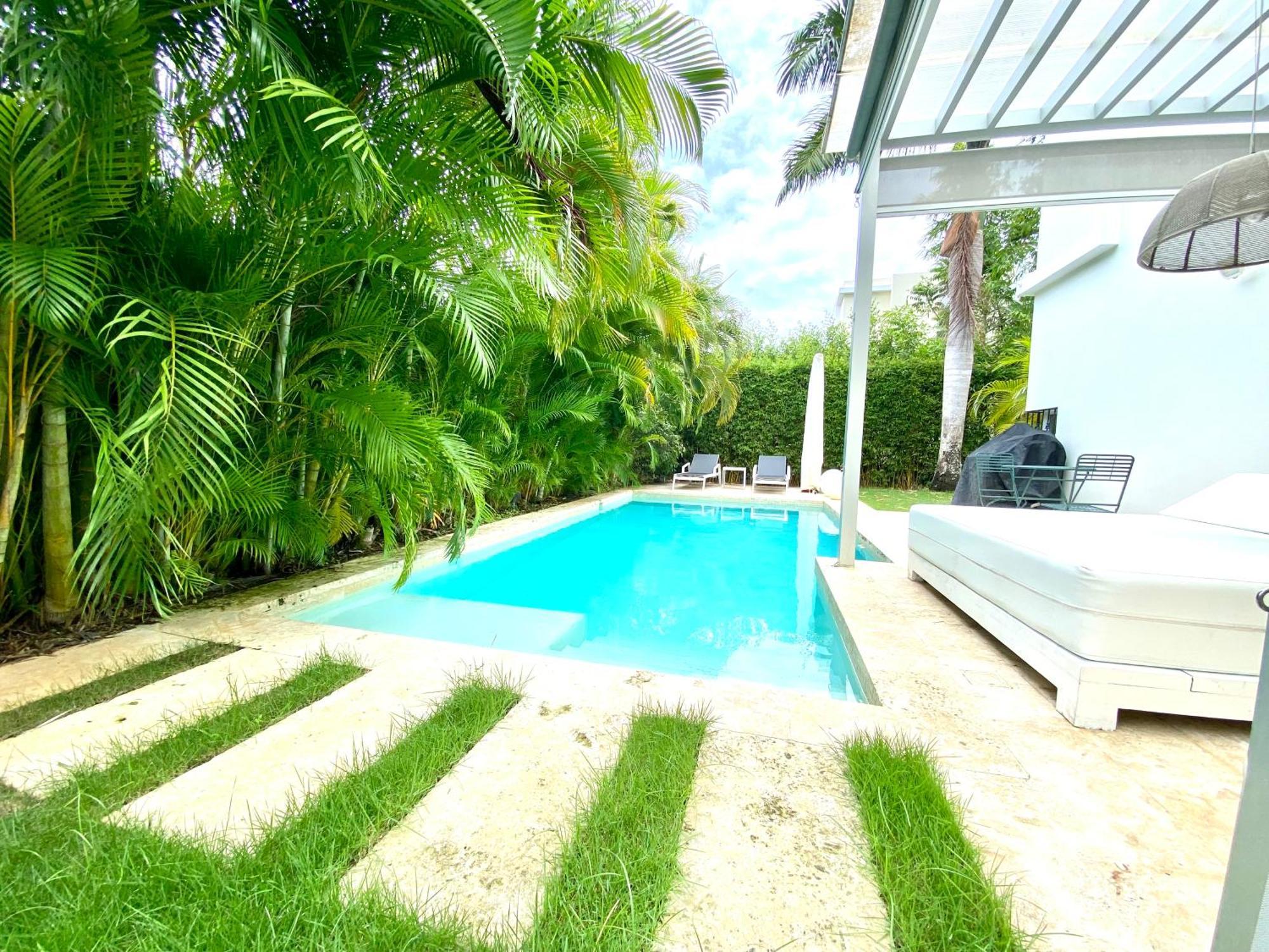 Villa Luxury Pool And Bbq In San Juan Lakes Colales Rd