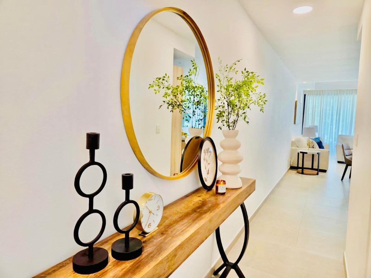 Modern 2br With Golf View, Pool Front Oasis *