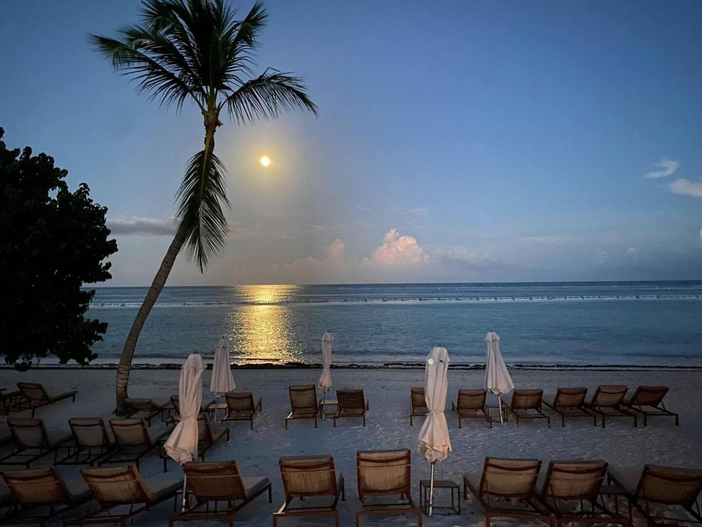 Waterfront Luxury In & Club Villa