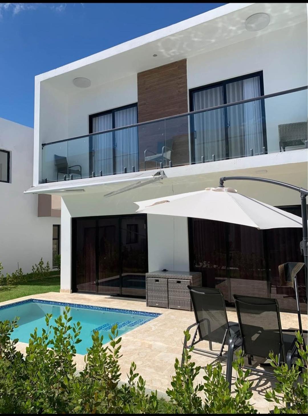 Familiar Con Piscina En Vistacana Punta Cana
